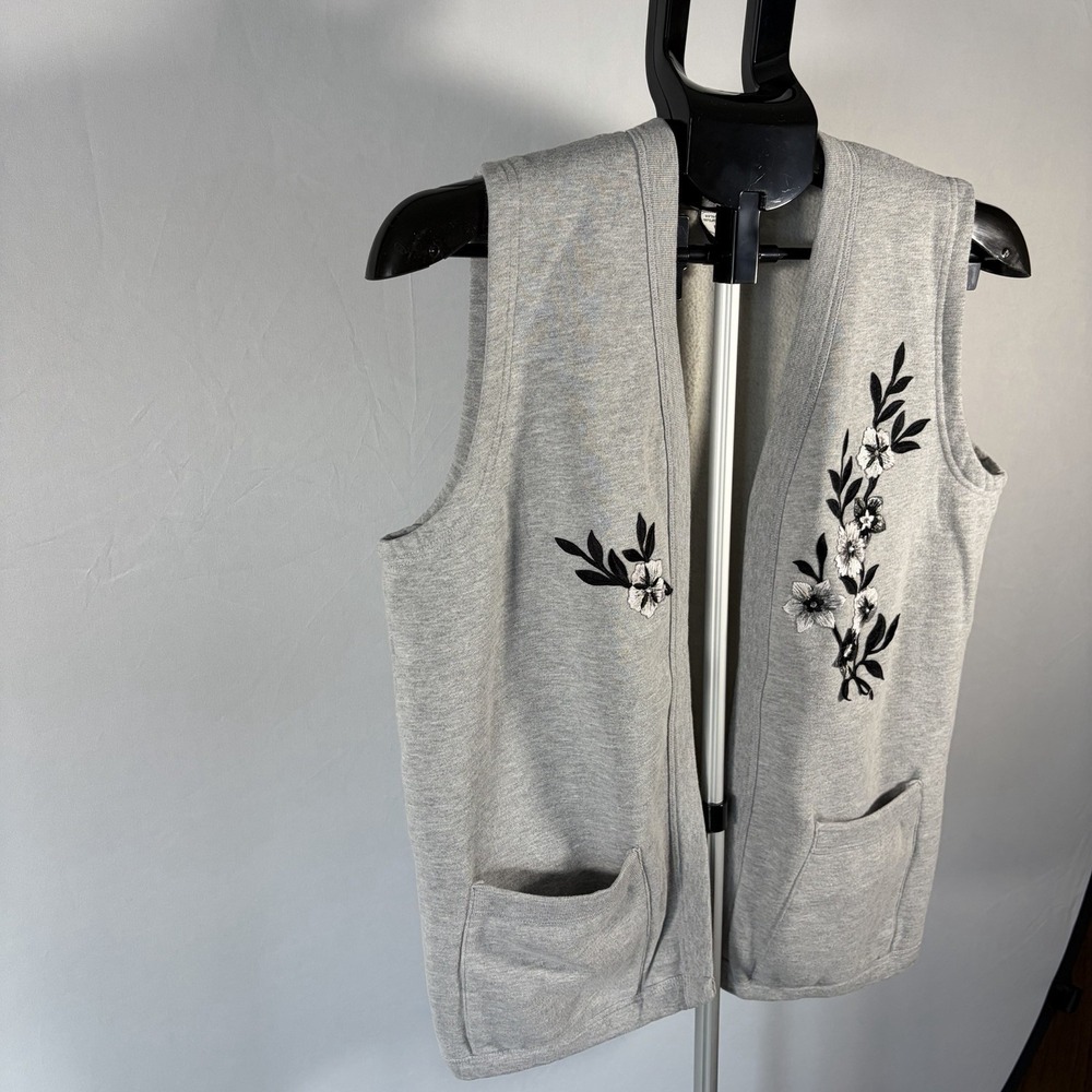 VTG Medium Applieque Floral Gray Sweater Vest 90s Whimsygoth Pockets Cottage - Picture 3 of 11